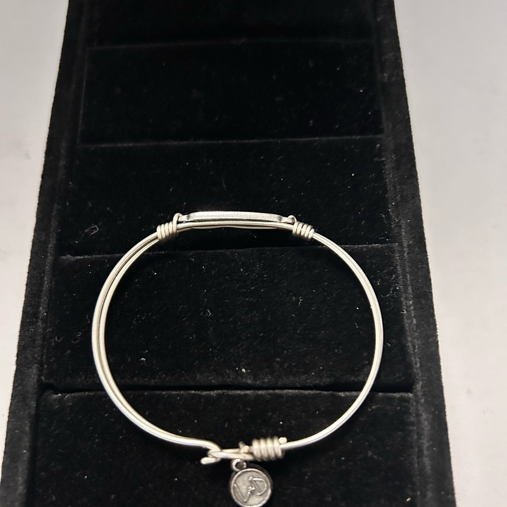 Luca + Danni wire bangle bracelet 🎄 - Picture 2 of 5